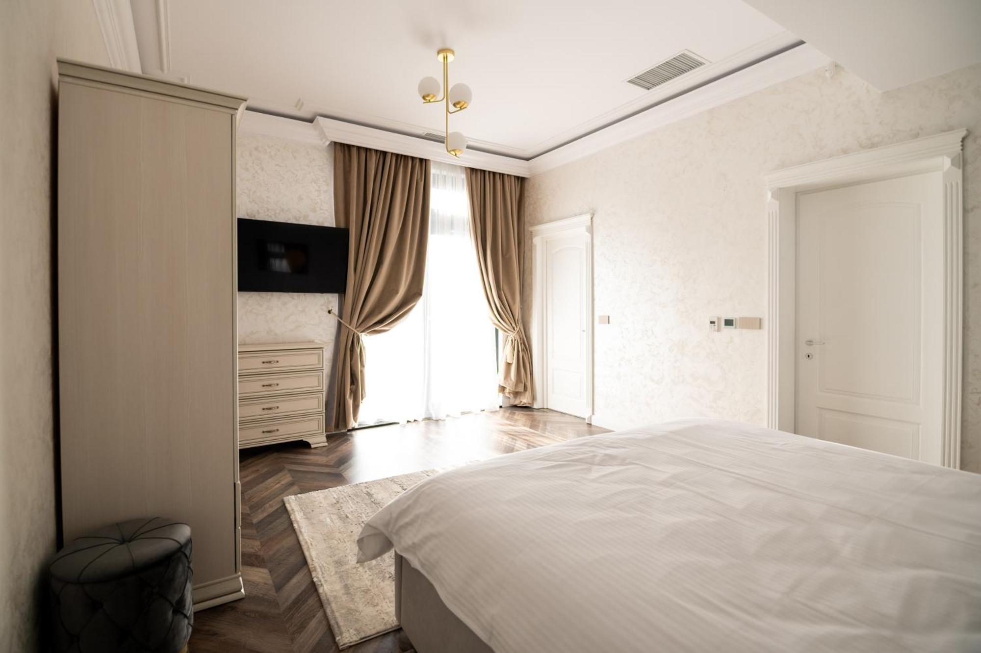 The Penthouse Hotell Vaslui Eksteriør bilde