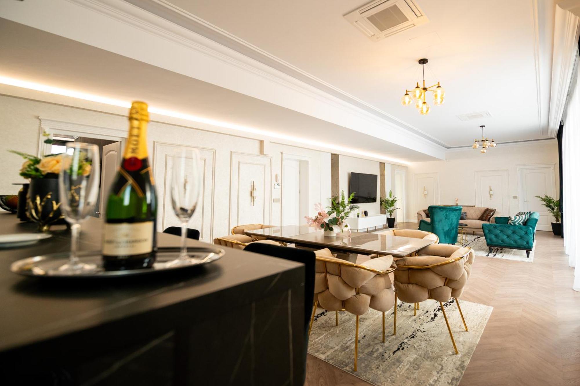 The Penthouse Hotell Vaslui Eksteriør bilde