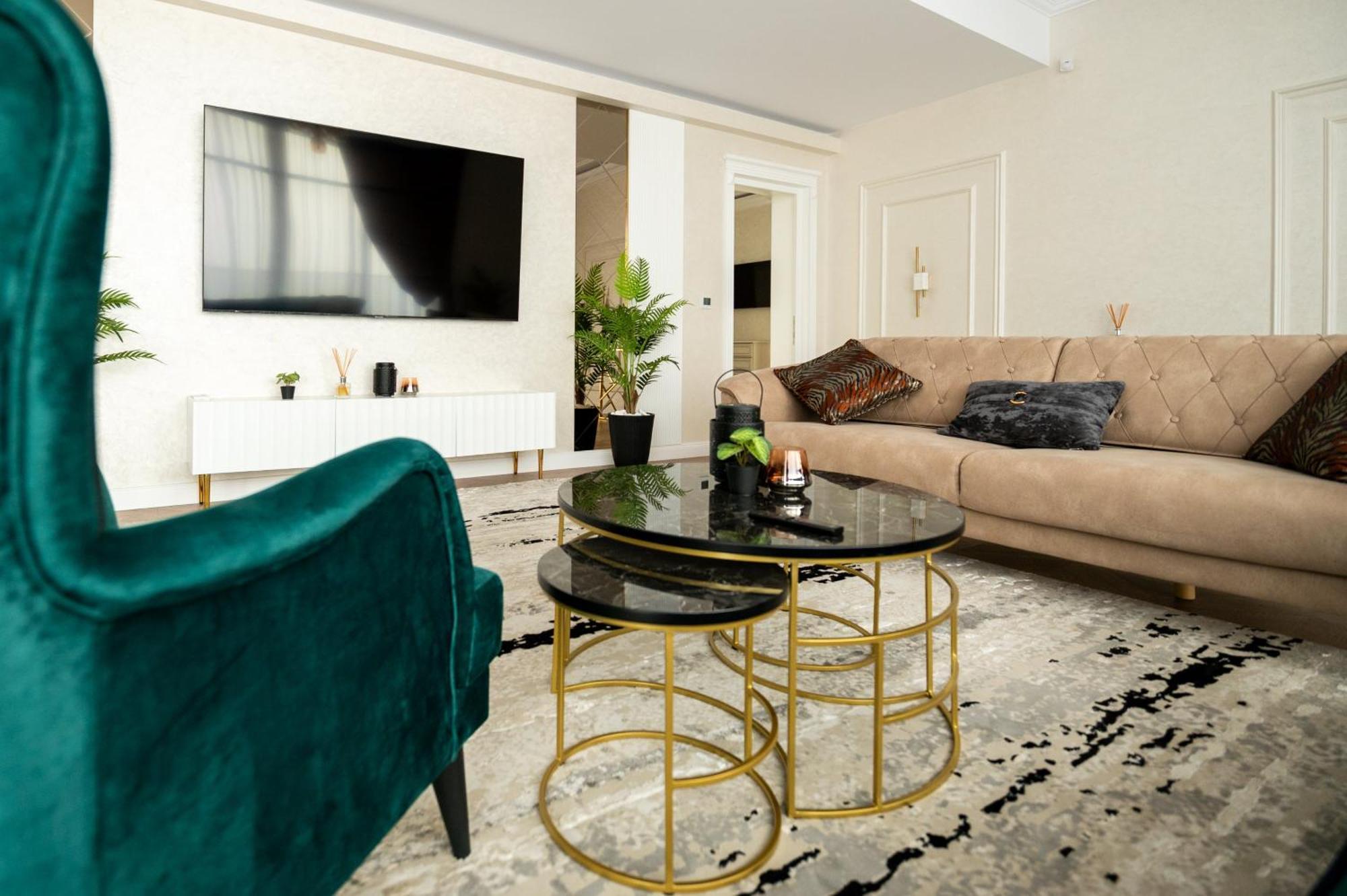 The Penthouse Hotell Vaslui Eksteriør bilde